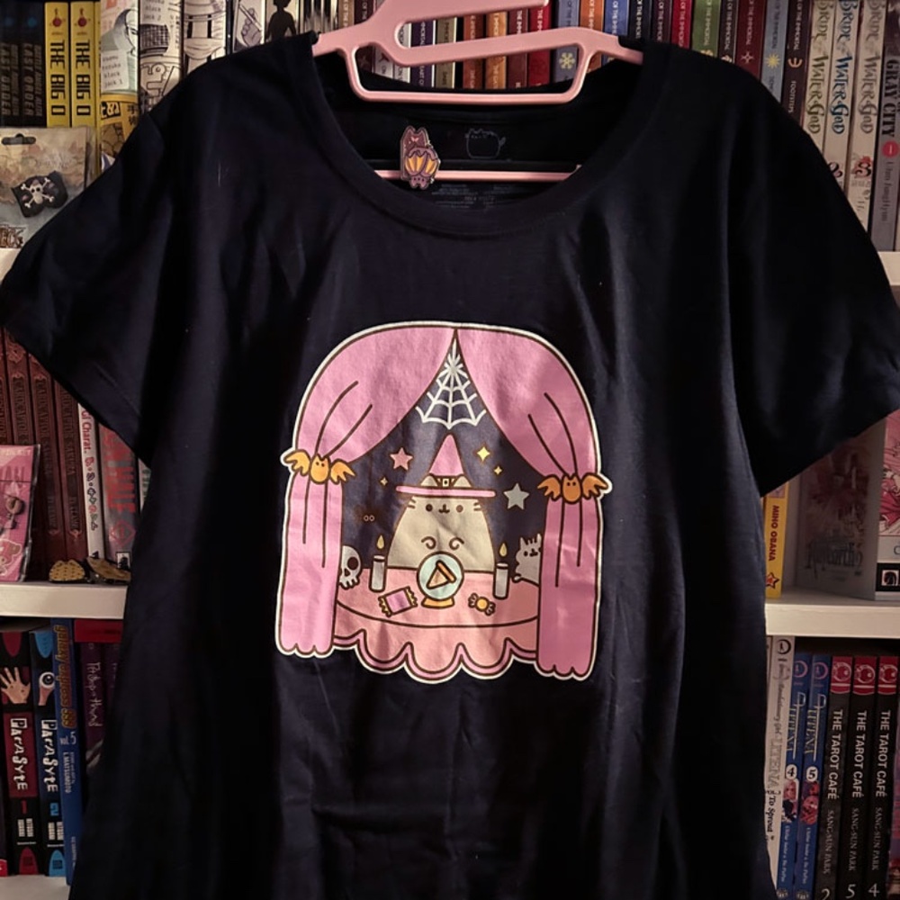 Pusheen Fortune Teller XL T-shirt and Halloween Bat Enamel Pin Bundle